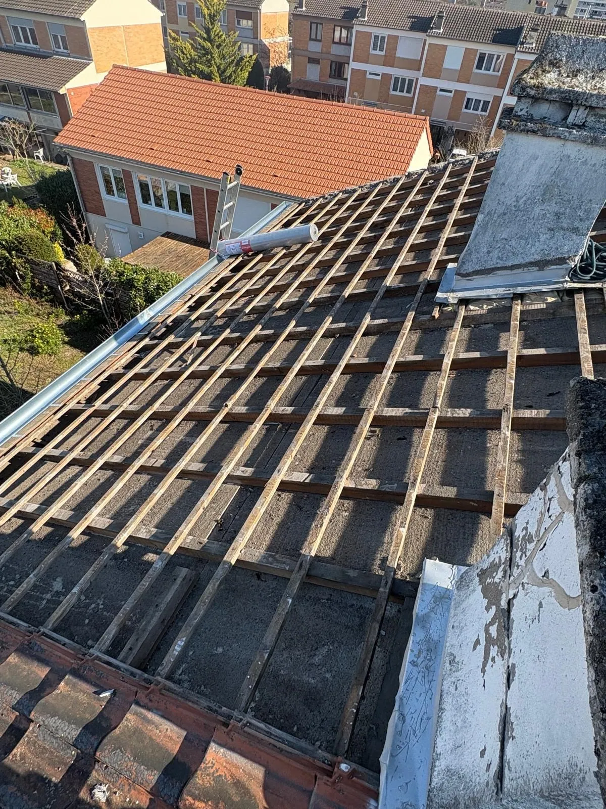 Panneaux isolants posés sur charpente lors d'un chantier de sarking à Metz